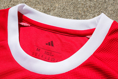 Een witte en ronde hals. Net als vroeger! © Ajax Life 
