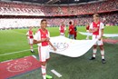 Vaandeldragers, ballenjongens en -meiden gezocht voor Ajax - Go Ahead Eagles