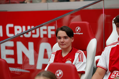 Gespannen koppies langs de lijn. © De Brouwer