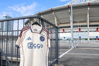 Een shirt zonder tierelantijnen. Wij vinden het fijn. © Ajax Life