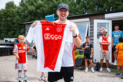 Zo valt in de loterij een gesigneerd Ajaxshirt te winnen! © Pro Shots