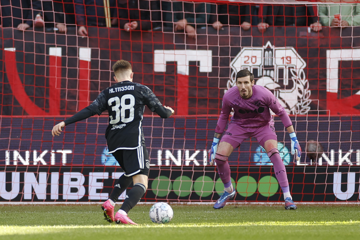 Hlynsson zag hoe Ajax na onderbreking het momentum verloor