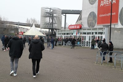 Bij Noord de Arena in, waar de bussen klaar staan. © Ajax Life