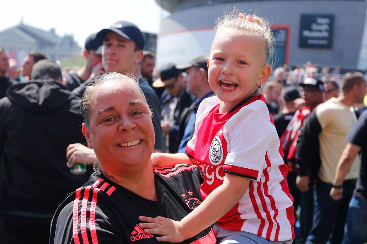 win-uitshirt-met-huldigingfoto-1200