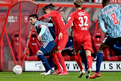 Of wordt de aanvoerder goed afgestopt door FC Twente? © Pro Shots