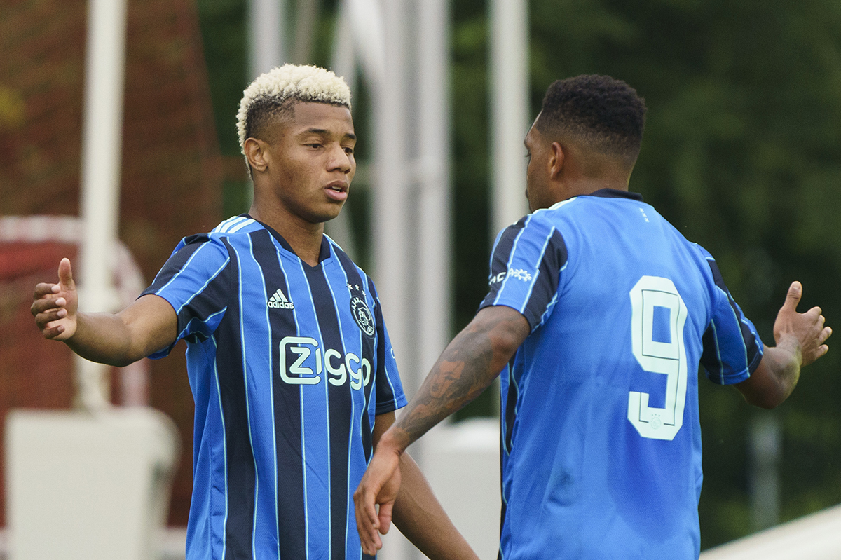 Jeugdig Ajax zet Koninklijke HFC eenvoudig opzij en dit valt op