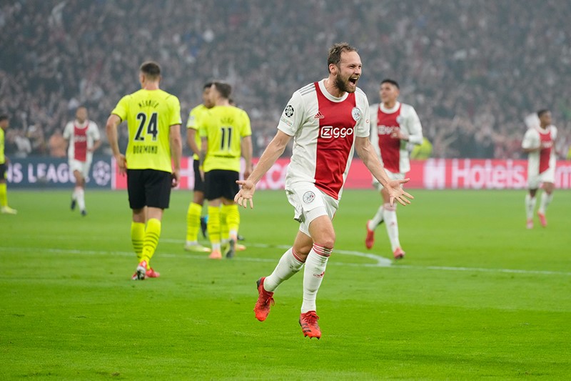 Ajax Wint Van Dortmund 1200