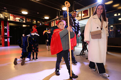 Ah, kijk. Daar is de staf van Sinterklaas. Altijd handig. © De Brouwer