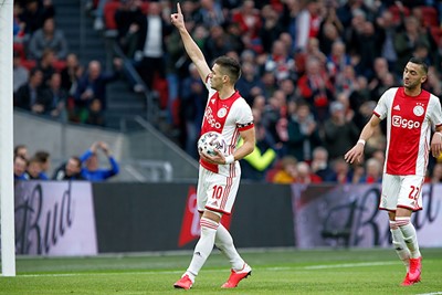 Het is al snel 1-0, want Tadic ramt een penalty in het doel. © De Brouwer