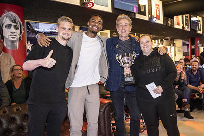 De handen mogen op elkaar voor het team van Peter Heerschop. © Pro Shots