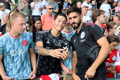 En selfies. Dat natuurlijk ook. © SV Ajax