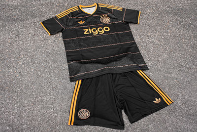 En zo ziet het volledige tenue eruit. © Ajax Life