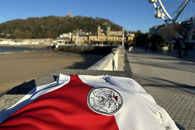 Natuurlijk is ‘die ouwe’ ook mee. © Ajax Life