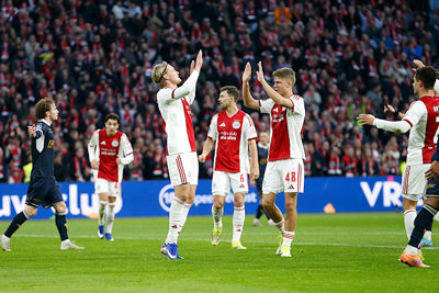 Dolberg maakt voor rust ook de 2-0. © De Brouwer