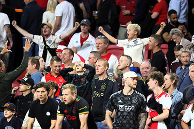 We zijn benieuwd wat er op het veld gebeurde. © SV Ajax