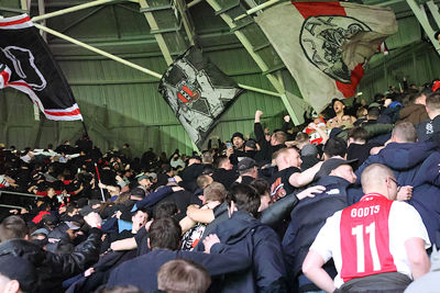 Zullen we een pogootje doen? Ah, we zijn er toch. © De Brouwer