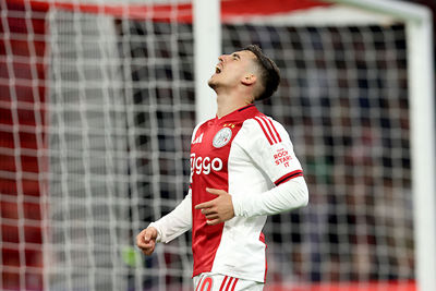 Gloukh wordt gewisseld. Dat vindt hij niet leuk. © De Brouwer