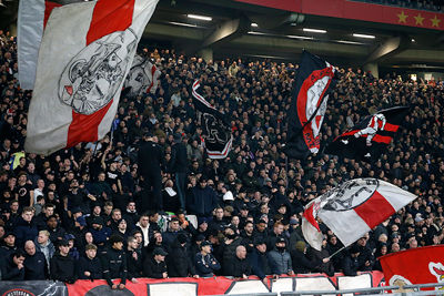 We gaan er maar eens goed achter staan. © De Brouwer