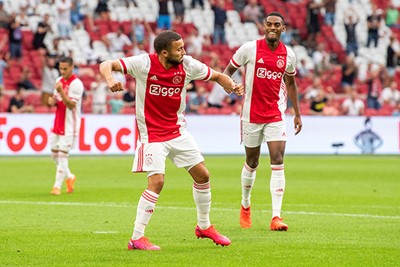 Het is leuk om Labyad eens te zien juichen in het shirt van Ajax! © Pro Shots
