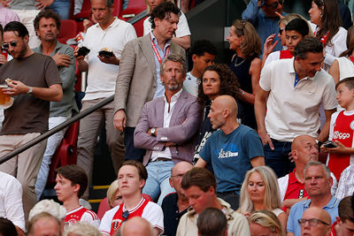 De ploeg pakt het niet op. Dat ziet Van der Sar ook. © De Brouwer