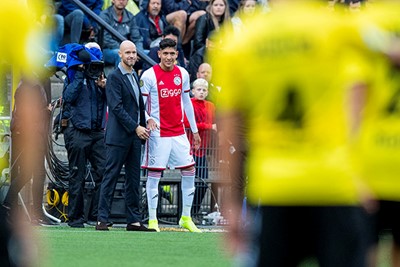 Hij debuteert in Venlo, als vervanger van boezemvriend Martínez. © AFC Ajax
