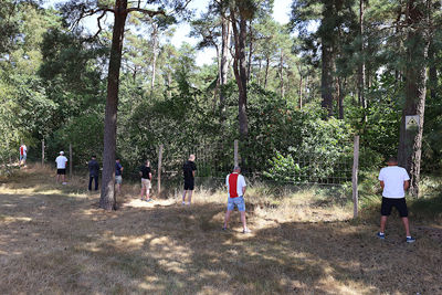 Met deze droogte is het goed de natuur te bewateren, haha! © De Brouwer