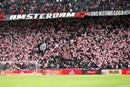 Vrolijke mombakkesen en vlijtig vlaggen in ons fotoverslag van Ajax - Vitesse!