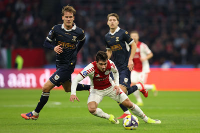 Niet gek, want Ajax laat zich na de pauze ondersteboven lopen. © De Brouwer