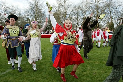 FC Sprookjesbos viert een historische overwinning op de Ajacieden. © Ajax Images