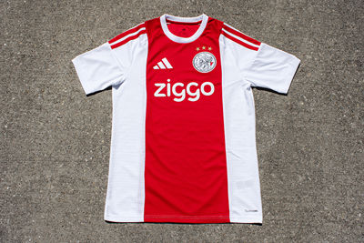 Het shirt heeft een fijne traditionele uitstraling. © Ajax Life