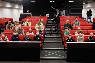 Maar dan snel door naar de echte persruimte van Ajax. © Pro Shots