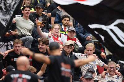 Voor wie? Voor Ajax Amsterdam! © De Brouwer