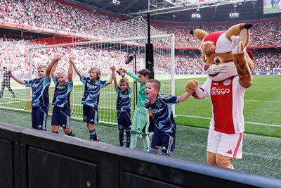 Juichen met de supporters op Zuid. © Pro Shots