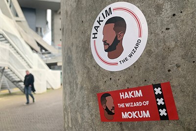 We zien steeds meer stickers van tovenaar Hakim. © Ajax Life