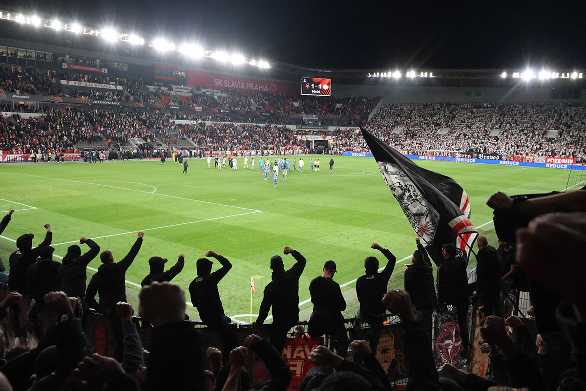 Hard tegen hard in Praag