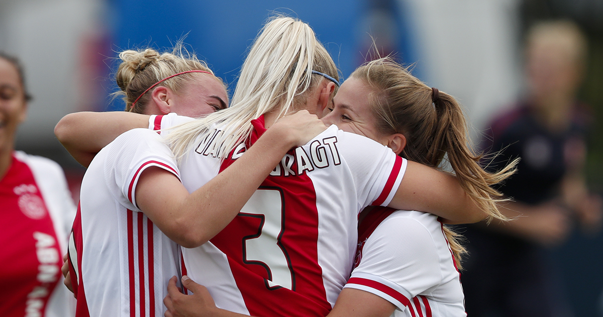 Ajax Vrouwen verslaat FC Twente in finale en wint Eredivisie Cup Ajax Vrouwen verslaat FC Twente in finale en wint Eredivisie Cup