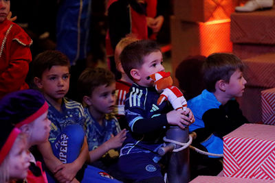 Hij heeft de mooiste knuffel van de wereld. © De Brouwer