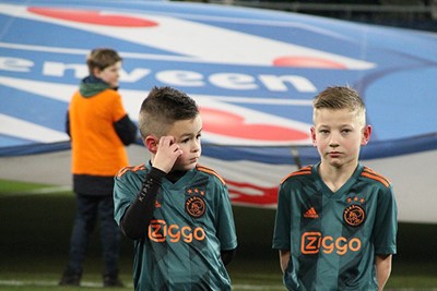 Hmm, de spelers mogen nu wel komen hoor... © Ajax Kids Club