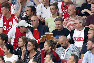 Proost, op een mooie wedstrijd! © De Brouwer