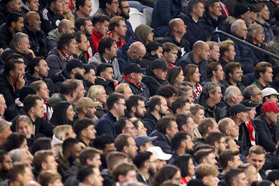Het publiek in de Johan Cruijff Arena is lamgeslagen. © De Brouwer