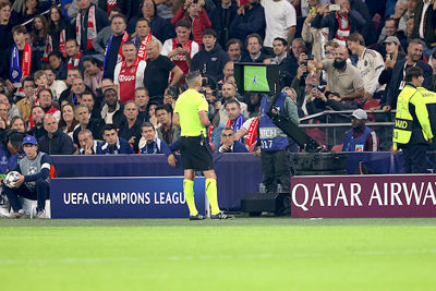 De VAR ook, dus gaat er een streep door de pingel. © De Brouwer