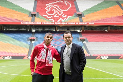 De achtergrond geeft aan hoe snel de tijd is gegaan... © AFC Ajax