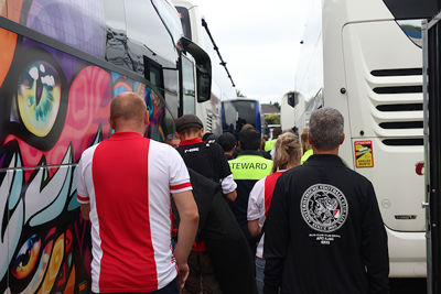 Busje opzoeken en snel naar huis. © De Brouwer