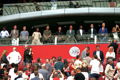 Oud-spelers die ooit de allereerste wedstrijd in de Arena speelden. © De Brouwer