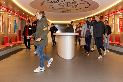 Een bezoekje aan de kleedkamer van Ajax mag natuurlijk niet ontbreken. © Pro Shots