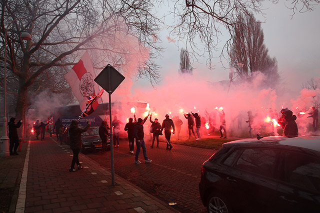 Nog eenmaal wordt de selectie aangevuurd. © De Brouwer