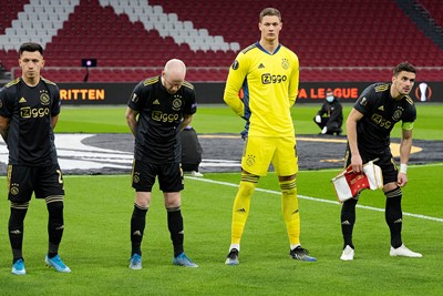 Ajax treedt aan in het zwart-goud. Iets met conflicterende kleuren waar wij niet zo veel van snappen. © Pro Shots 