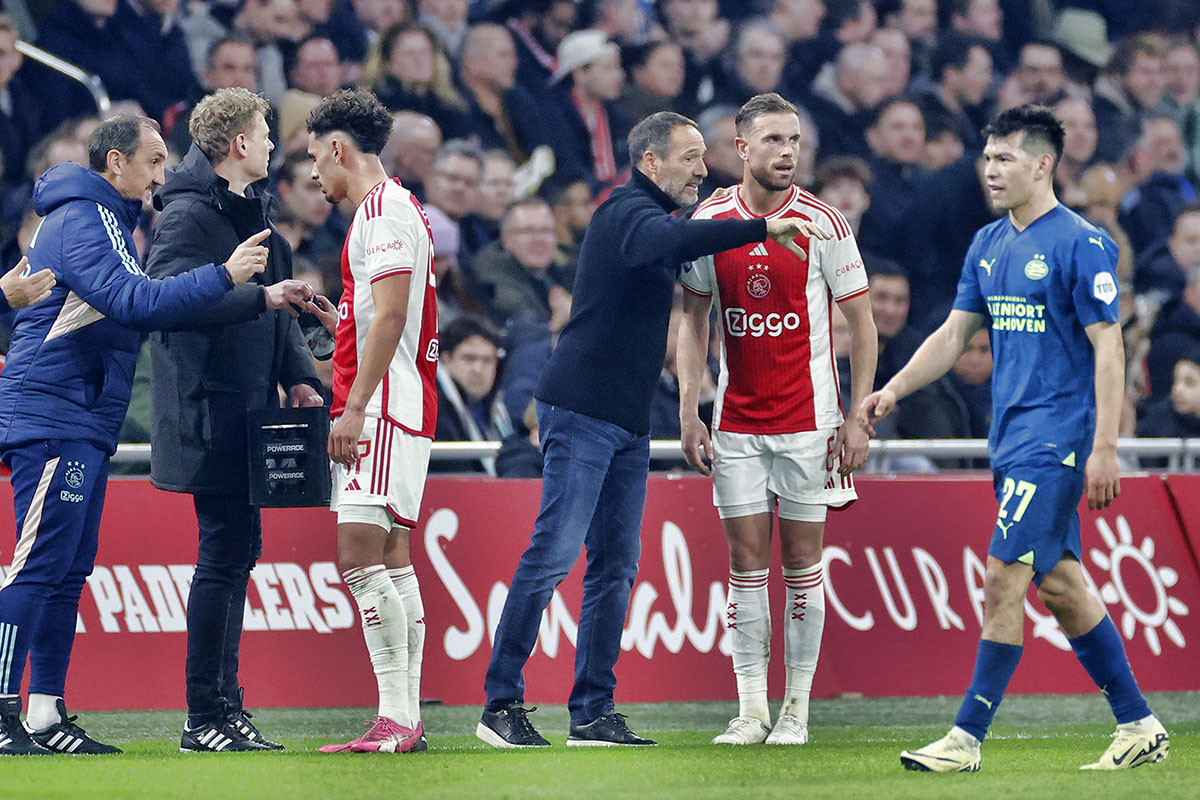 Van ’t Schip ziet Henderson genieten als ervaren prof tussen het jonge grut