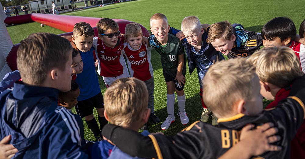 Foto’s: Volop plezier tijdens Ajax Kids Tour bij Achilles 1894 in Assen