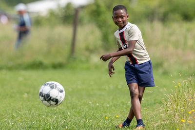 Deze bal gaat zeker de juiste richting op. © Pro Shots